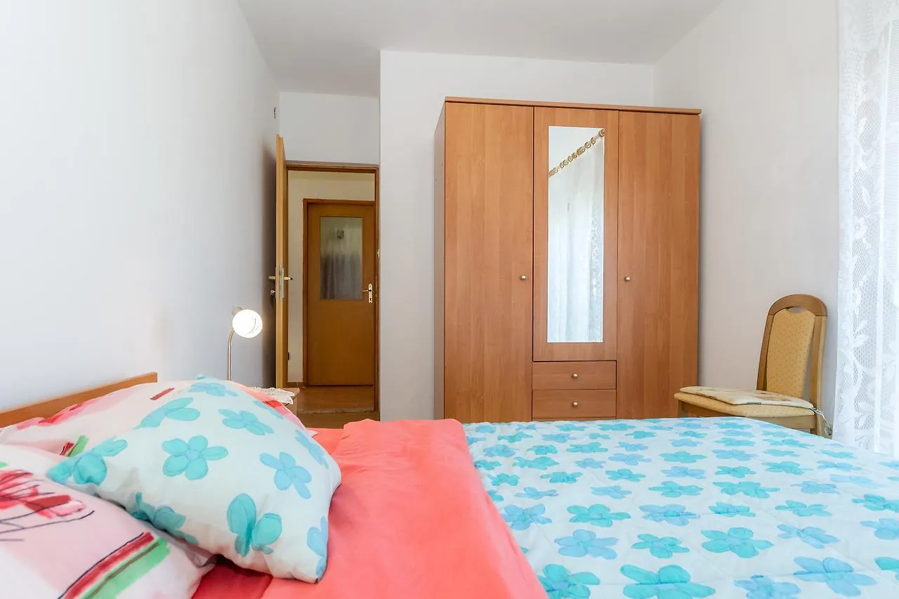 Apartment Martedic Savar 0*,